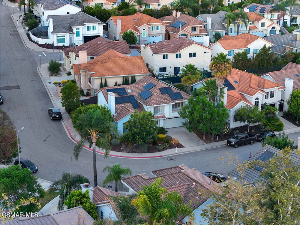 588 Monteleone Avenue Oak Park, CA 91377