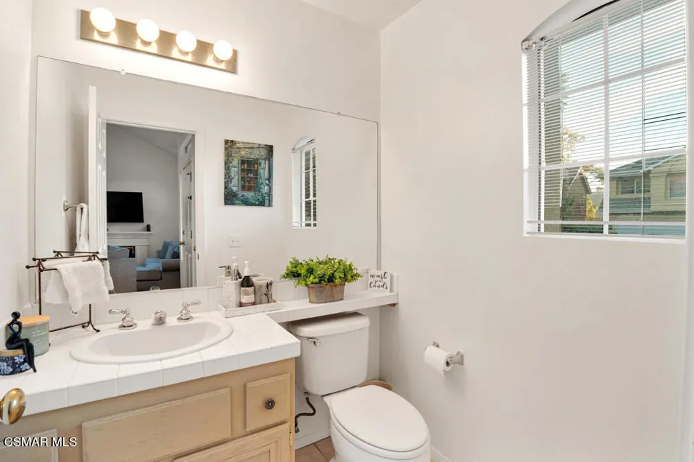 588 Monteleone Avenue Oak Park, CA 91377