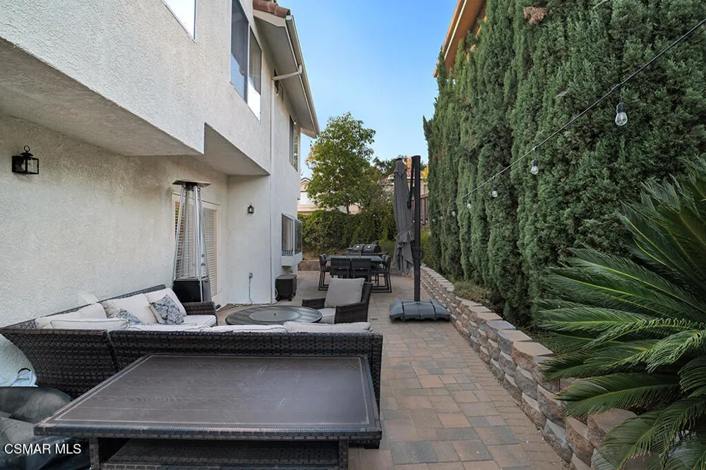 588 Monteleone Avenue Oak Park, CA 91377