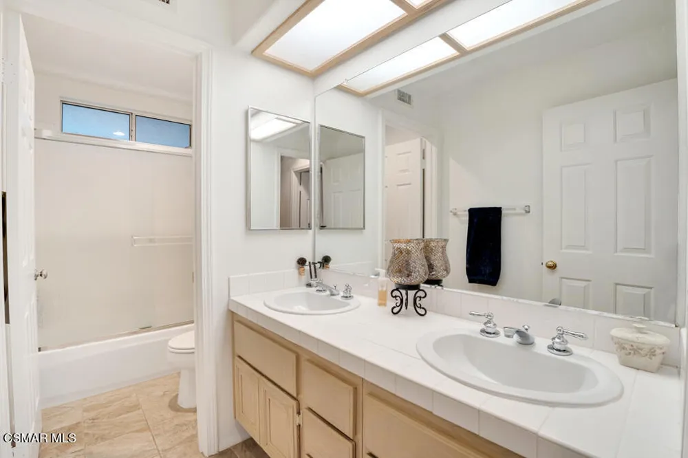 588 Monteleone Avenue Oak Park, CA 91377