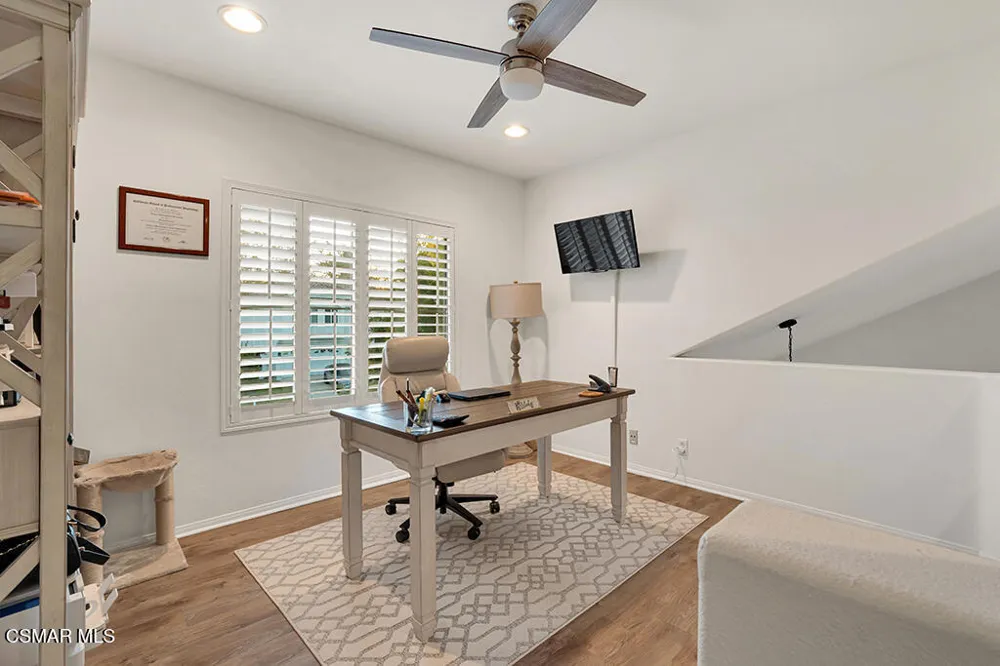588 Monteleone Avenue Oak Park, CA 91377
