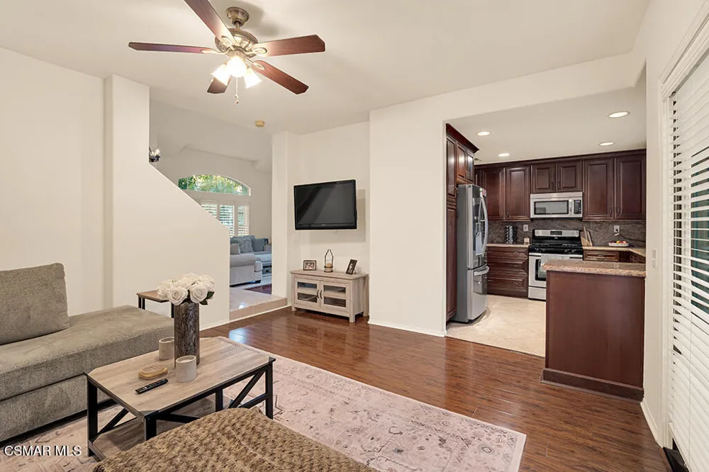 588 Monteleone Avenue Oak Park, CA 91377