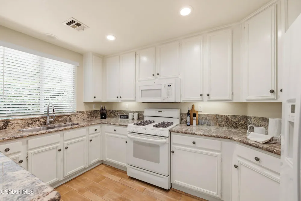 2043 Tulip Avenue Simi Valley, CA 93063