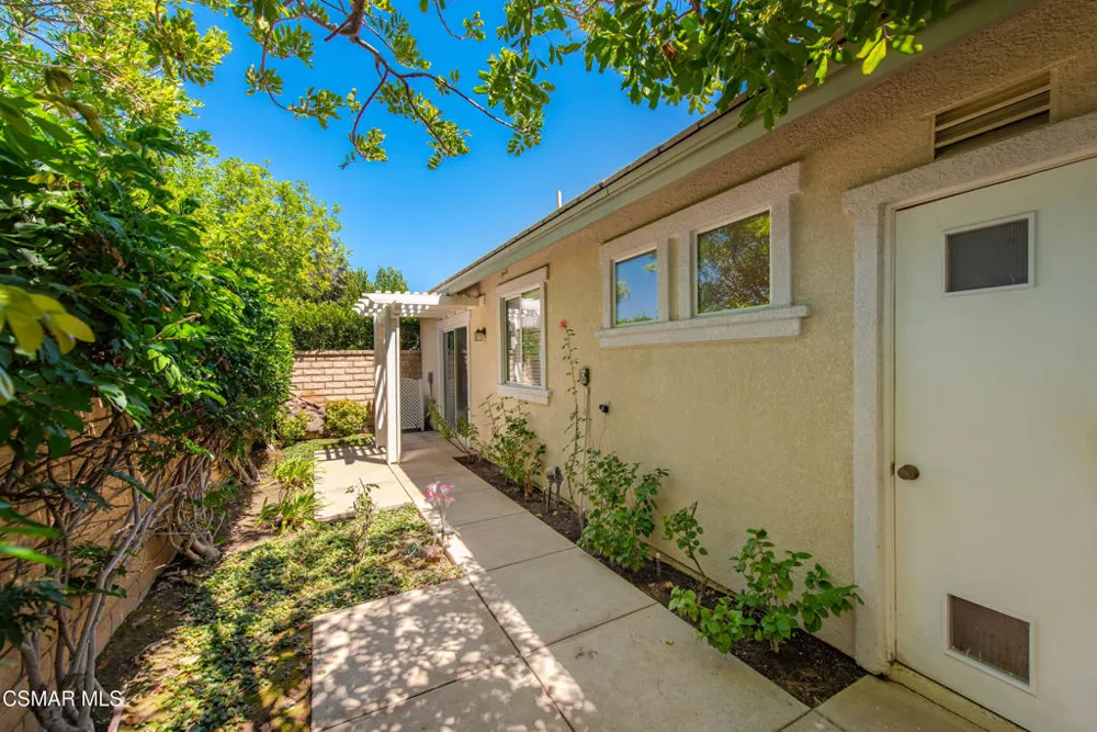 2043 Tulip Avenue Simi Valley, CA 93063
