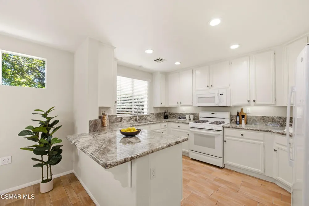 2043 Tulip Avenue Simi Valley, CA 93063