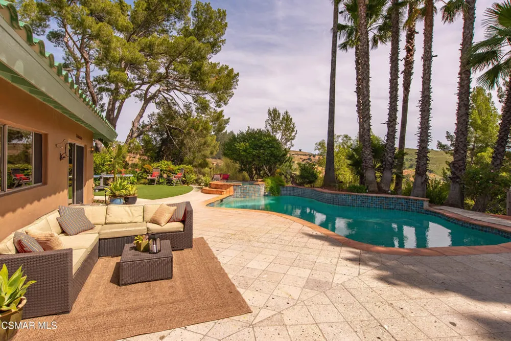 6110 Colodny Drive Agoura Hills, CA 91301
