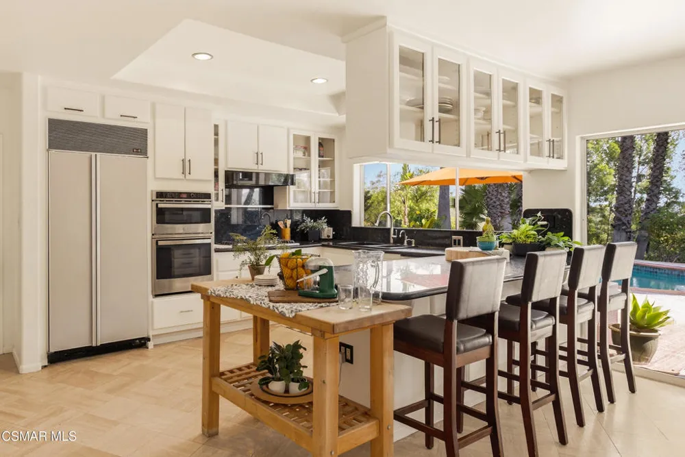 6110 Colodny Drive Agoura Hills, CA 91301