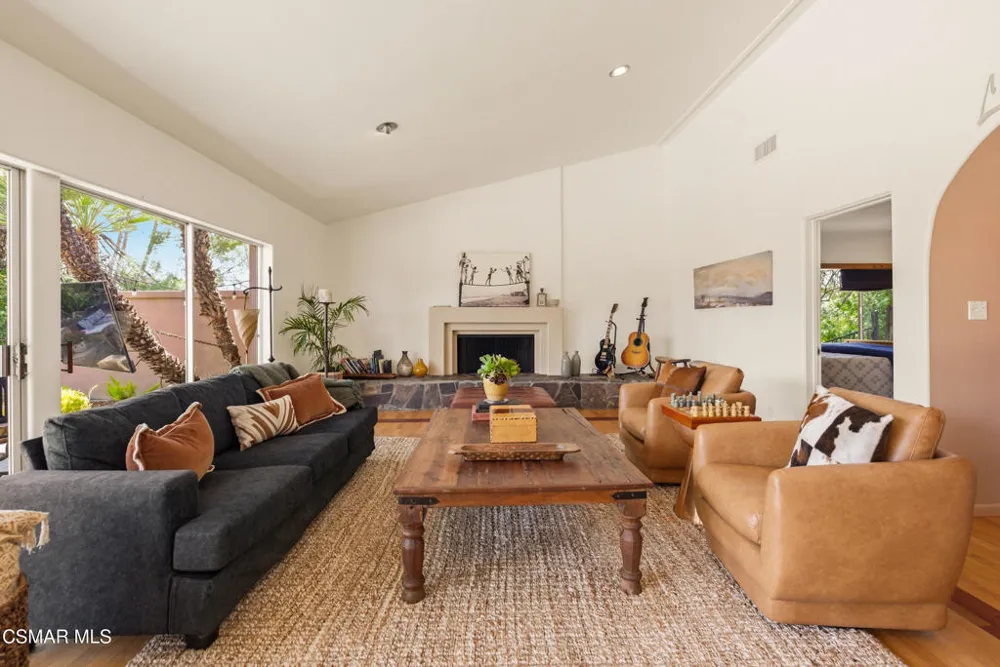 6110 Colodny Drive Agoura Hills, CA 91301