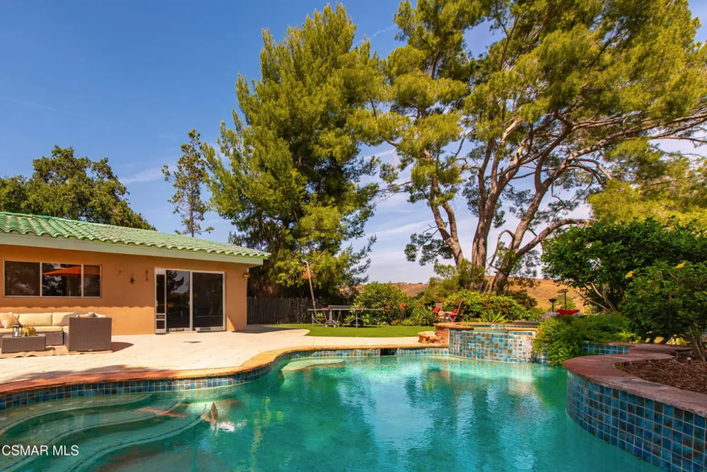 6110 Colodny Drive Agoura Hills, CA 91301