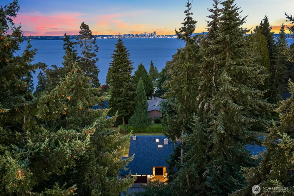 10785 Bill Point Crest NE Bainbridge Island, WA 98110