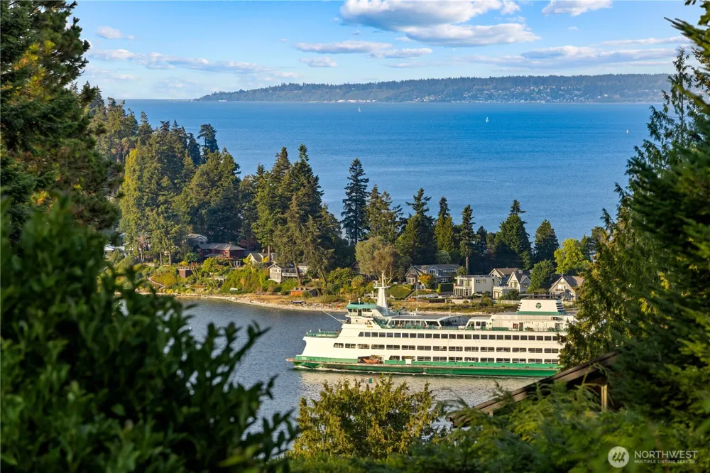 10785 Bill Point Crest NE Bainbridge Island, WA 98110