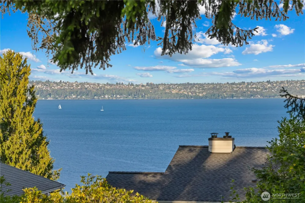 10785 Bill Point Crest NE Bainbridge Island, WA 98110