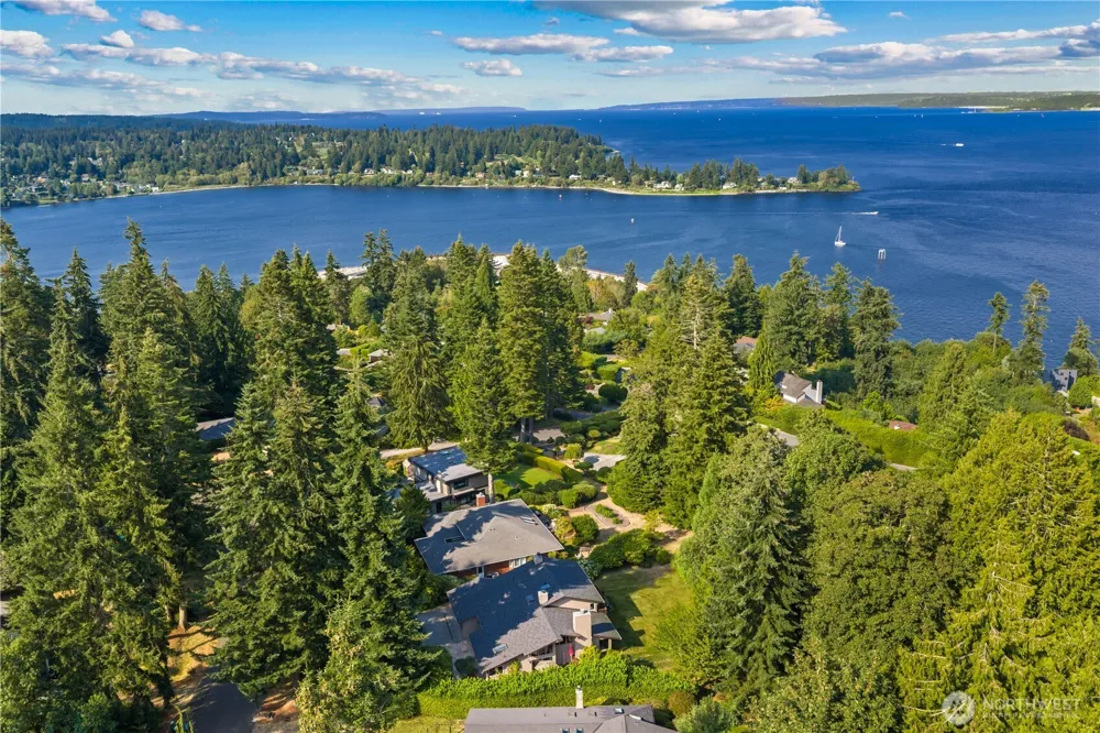 10785 Bill Point Crest NE Bainbridge Island, WA 98110