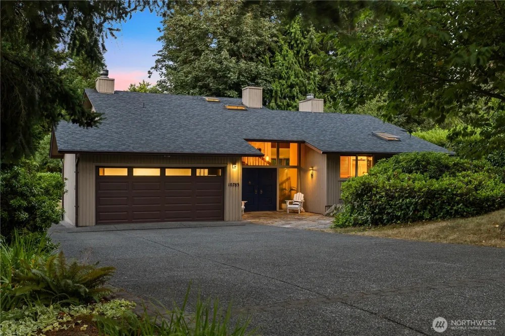 10785 Bill Point Crest NE Bainbridge Island, WA 98110