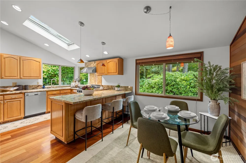 10785 Bill Point Crest NE Bainbridge Island, WA 98110