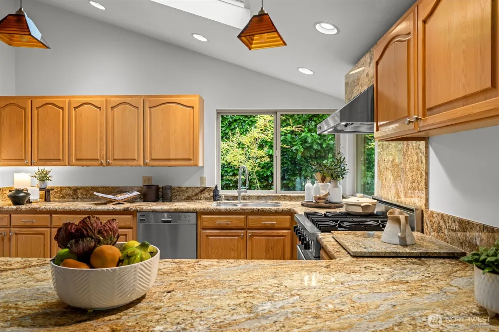 10785 Bill Point Crest NE Bainbridge Island, WA 98110