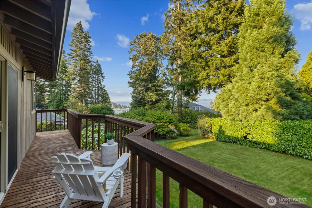 10785 Bill Point Crest NE Bainbridge Island, WA 98110