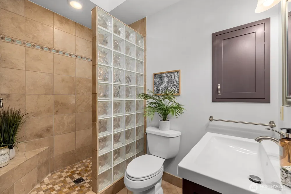 10785 Bill Point Crest NE Bainbridge Island, WA 98110