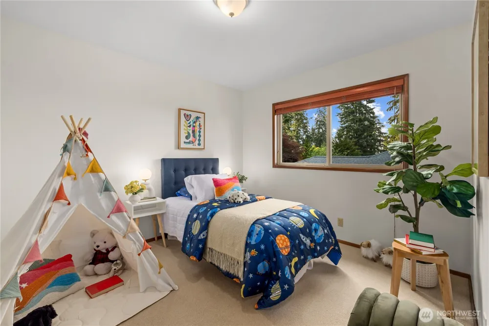 10785 Bill Point Crest NE Bainbridge Island, WA 98110