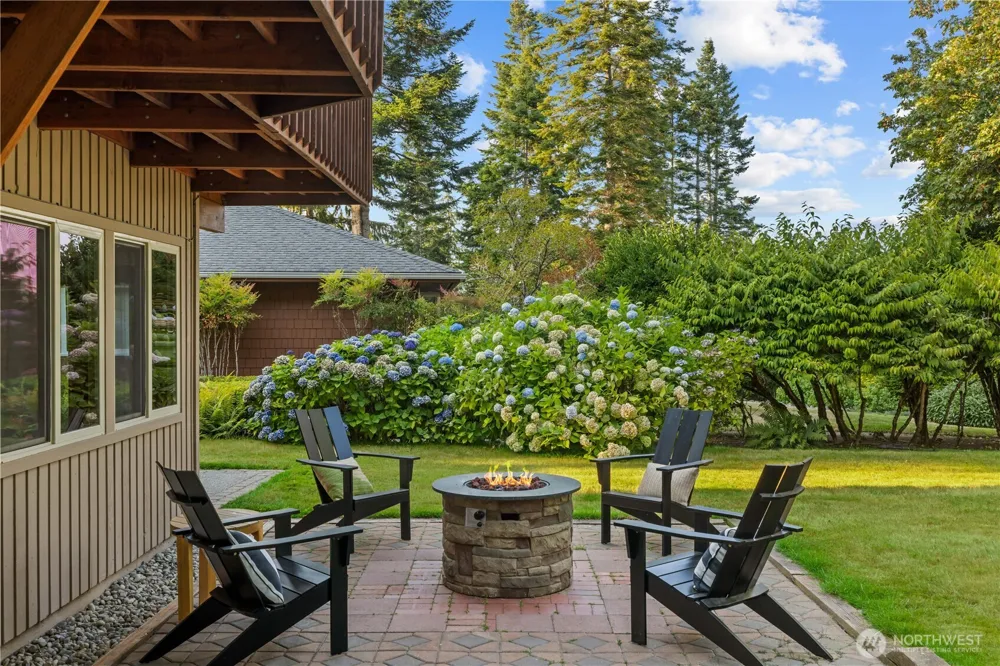 10785 Bill Point Crest NE Bainbridge Island, WA 98110