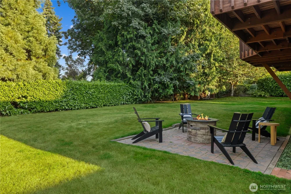 10785 Bill Point Crest NE Bainbridge Island, WA 98110