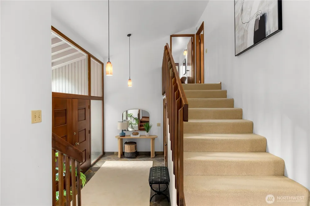 10785 Bill Point Crest NE Bainbridge Island, WA 98110