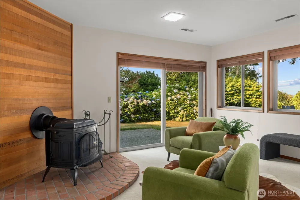 10785 Bill Point Crest NE Bainbridge Island, WA 98110