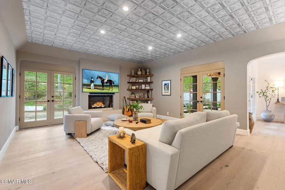1389 Pathfinder Avenue Westlake Village, CA 91362