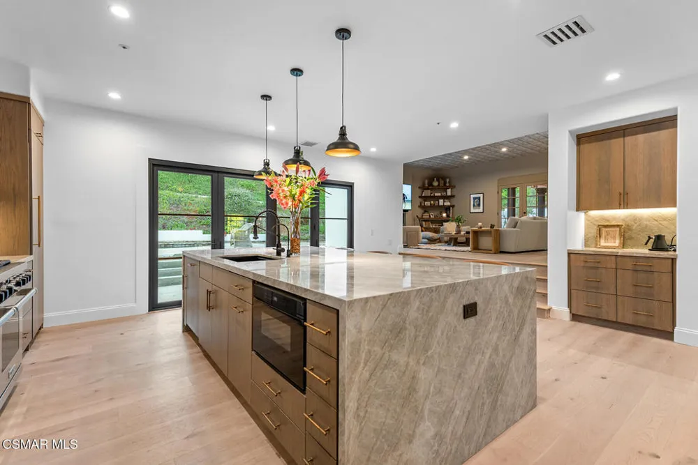 1389 Pathfinder Avenue Westlake Village, CA 91362