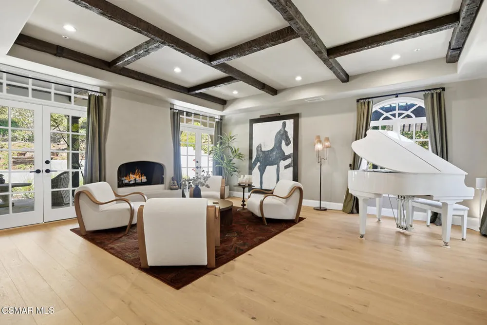 1389 Pathfinder Avenue Westlake Village, CA 91362