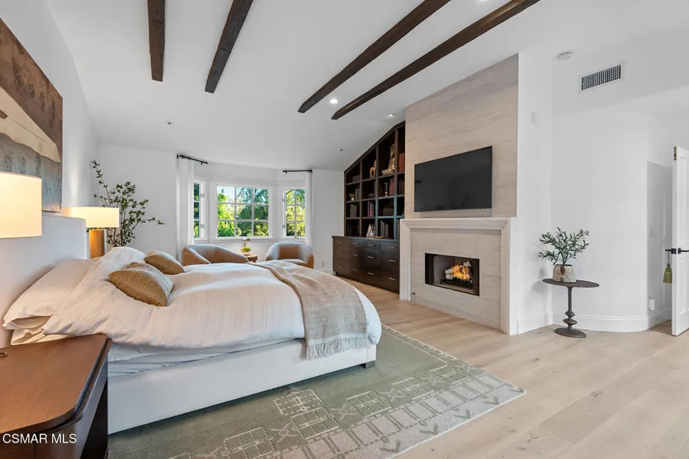 1389 Pathfinder Avenue Westlake Village, CA 91362