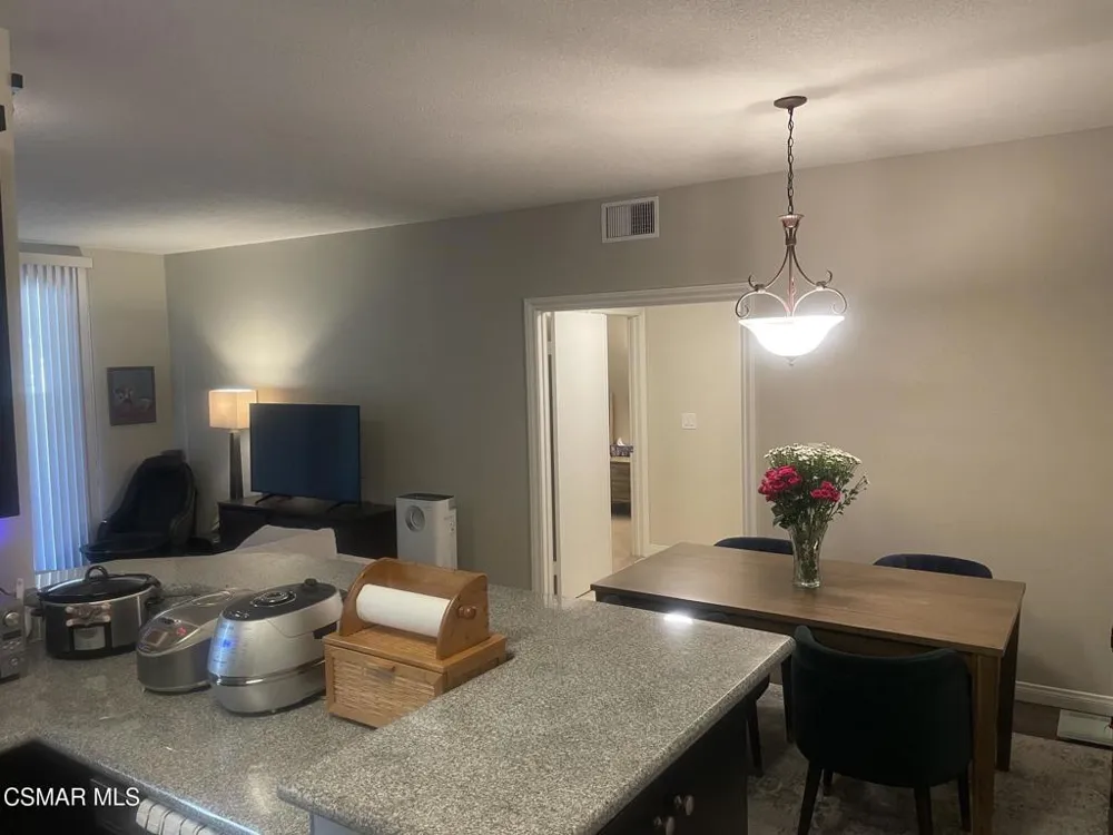 2394 Pleasant Way #C Thousand Oaks, CA 91362