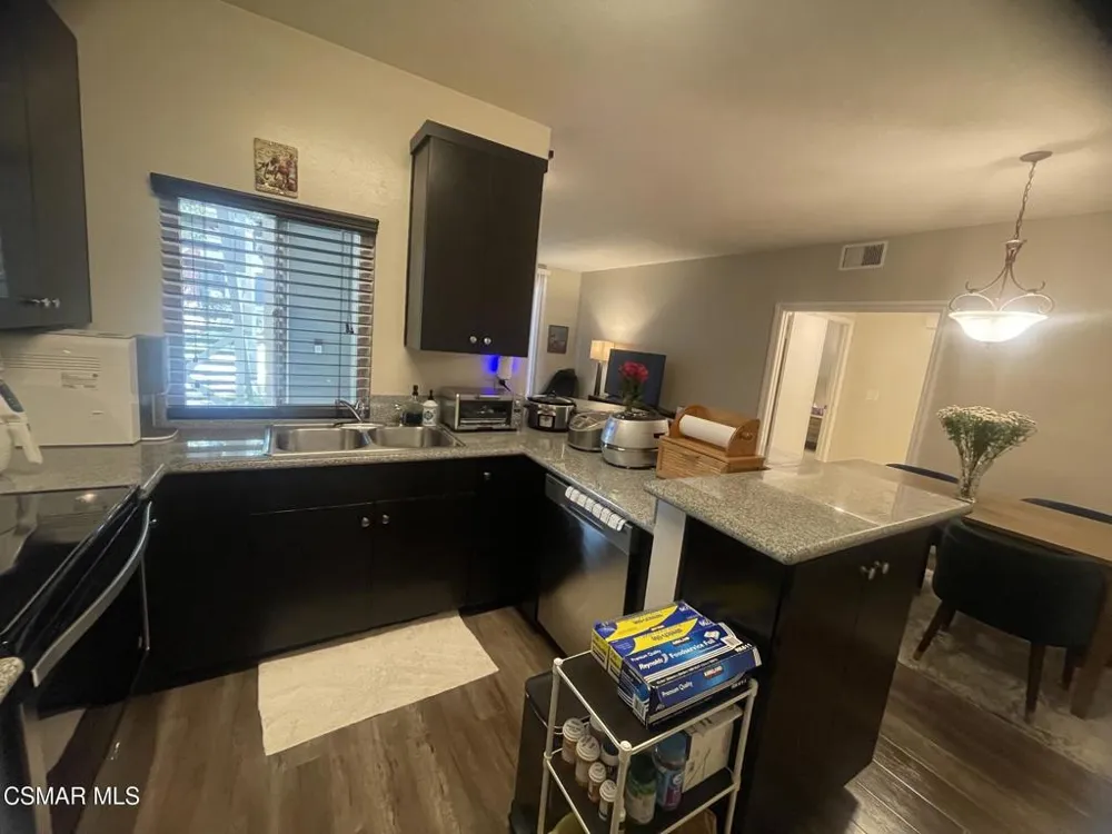 2394 Pleasant Way #C Thousand Oaks, CA 91362