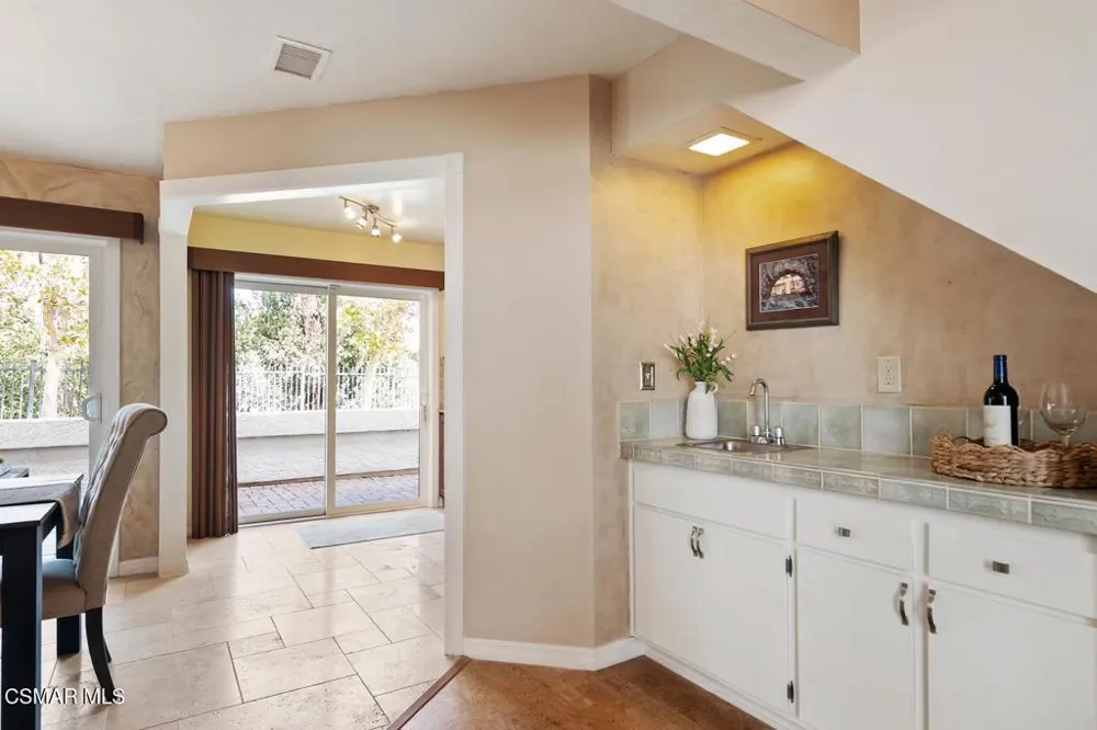 1425 Calle Lozano Camarillo, CA 93012