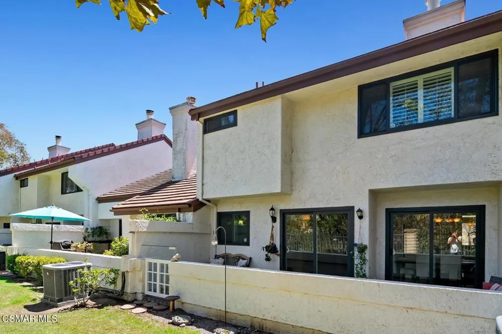 1425 Calle Lozano Camarillo, CA 93012
