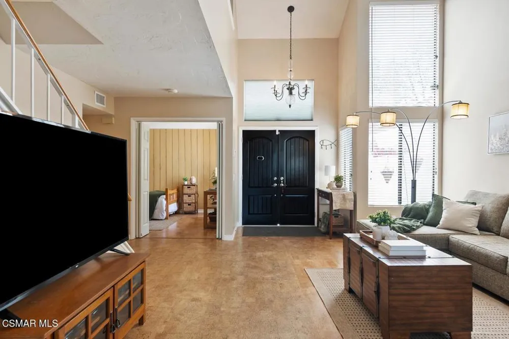1425 Calle Lozano Camarillo, CA 93012