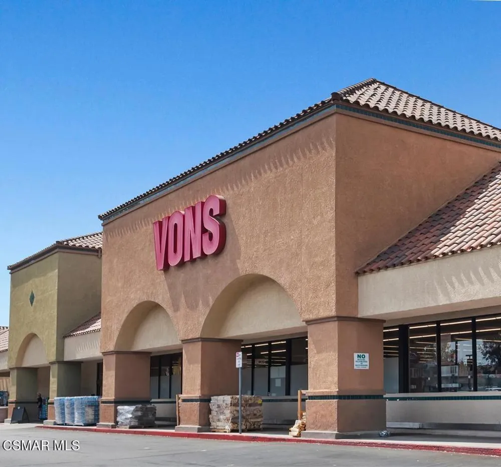 1425 Calle Lozano Camarillo, CA 93012