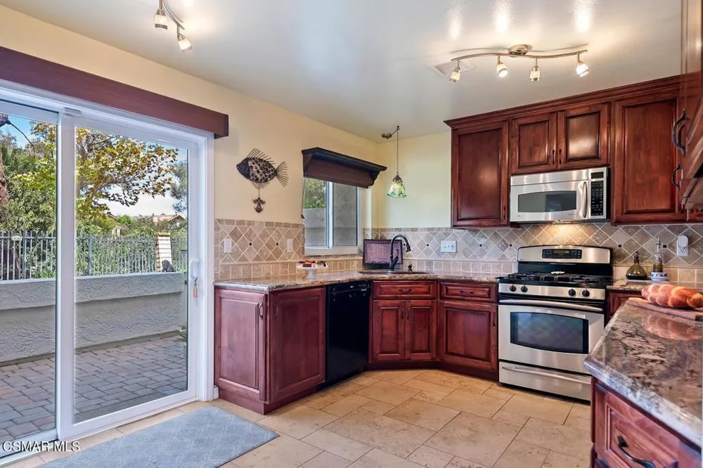 1425 Calle Lozano Camarillo, CA 93012