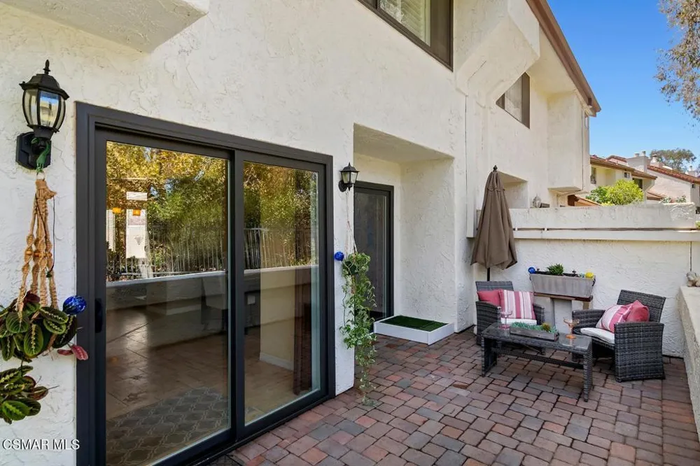 1425 Calle Lozano Camarillo, CA 93012