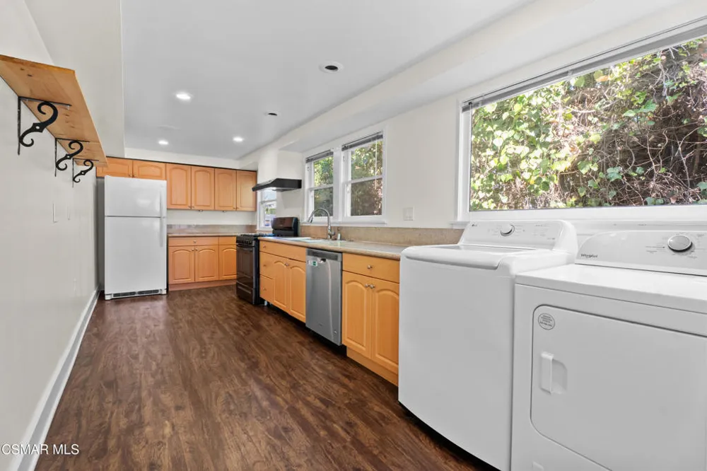 2320 Superior Avenue Venice, CA 90291