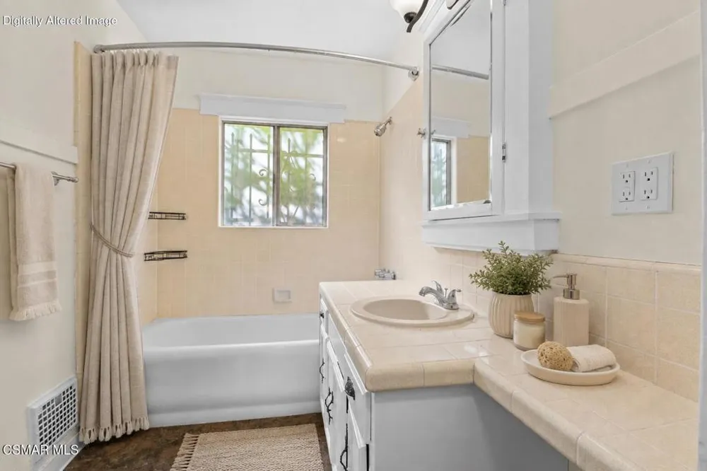 2320 Superior Avenue Venice, CA 90291