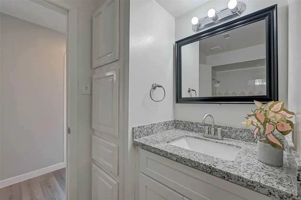 10826 Lynbrook Drive Houston, TX 77042