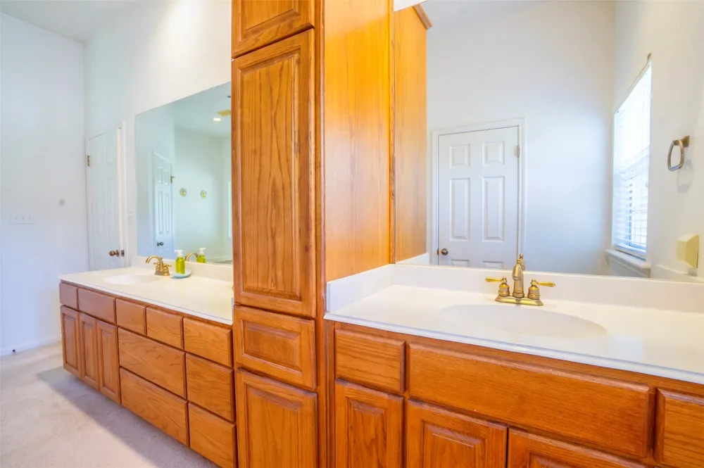 Address Not Shown Lexington, TX 78947