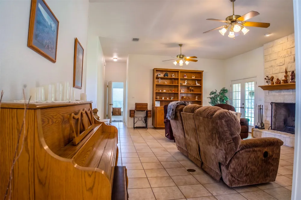 Address Not Shown Lexington, TX 78947