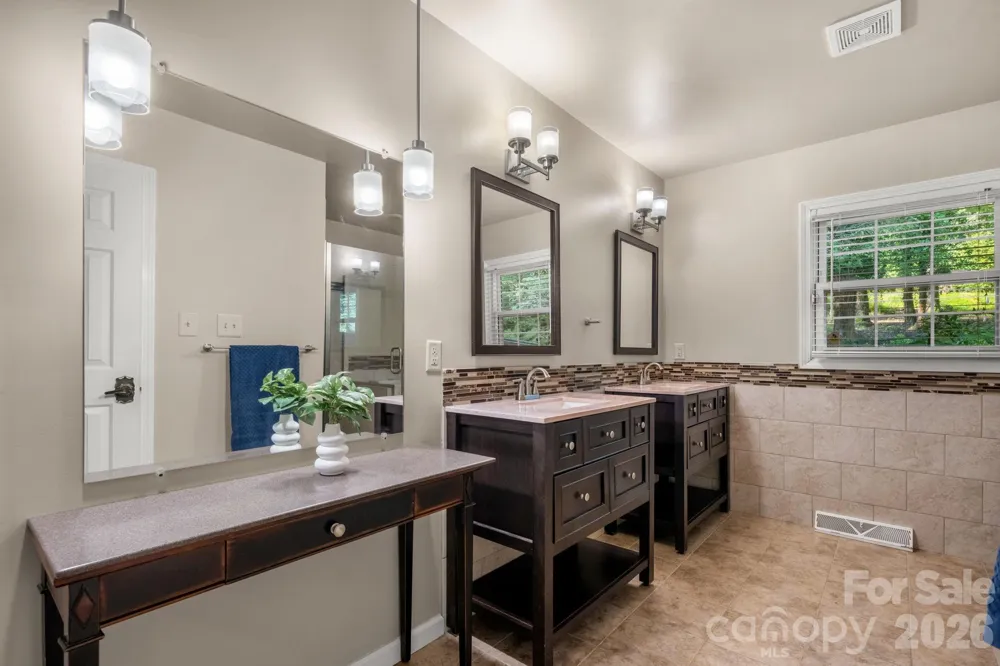 2015 12th Street Drive NW Hickory, NC 28601