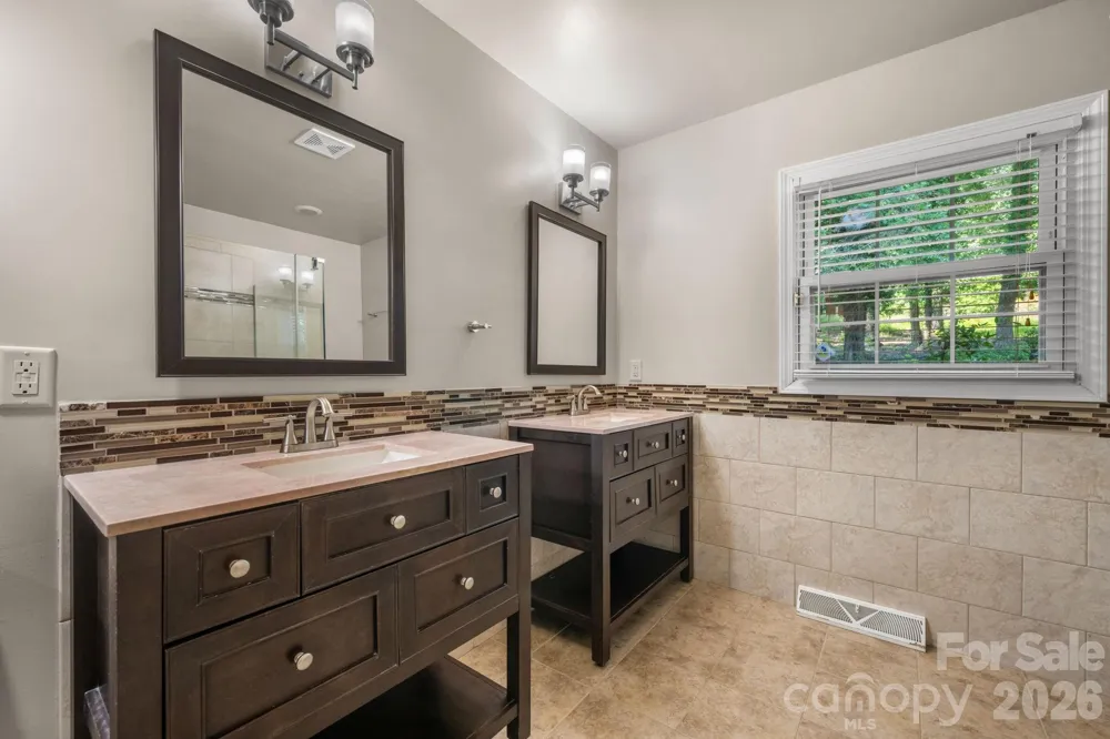 2015 12th Street Drive NW Hickory, NC 28601