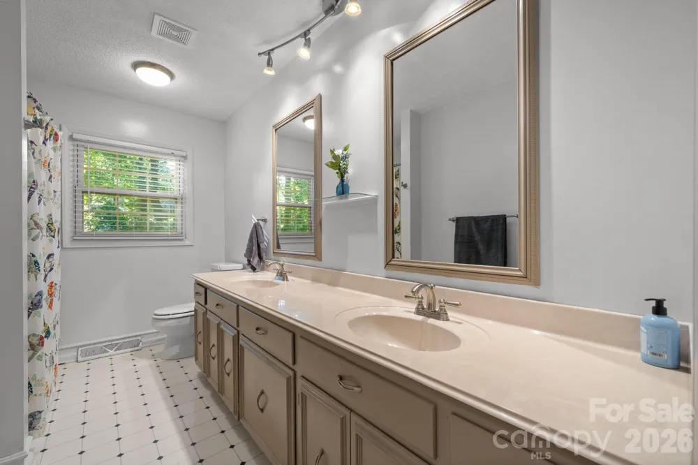 2015 12th Street Drive NW Hickory, NC 28601