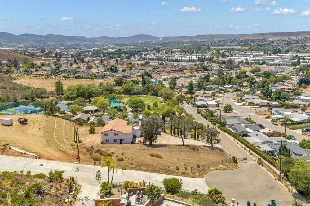 9130 Shadow Hill Road Santee, CA 92071