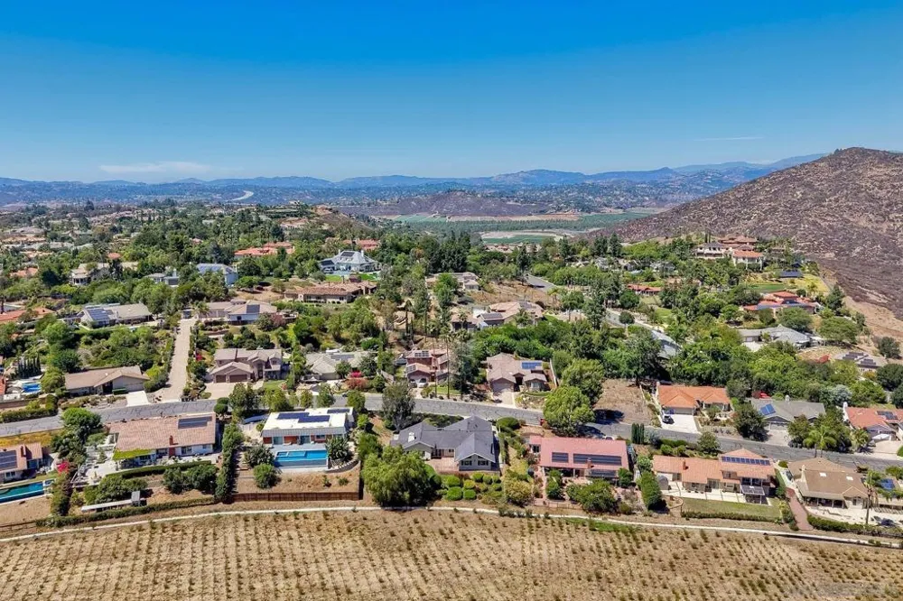 17709 Saint Andrews Poway, CA 92064