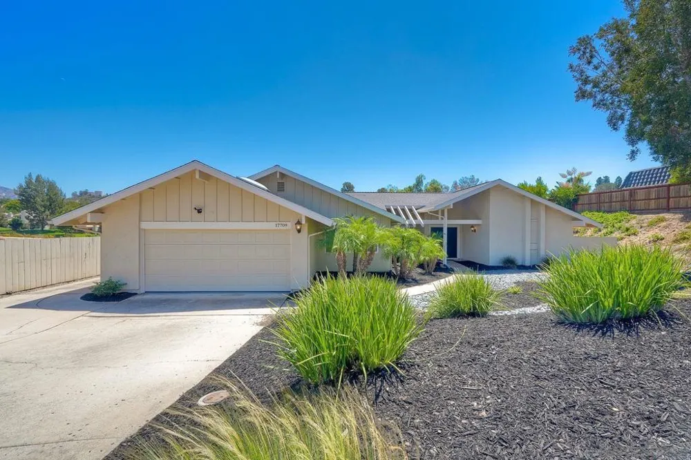 17709 Saint Andrews Poway, CA 92064